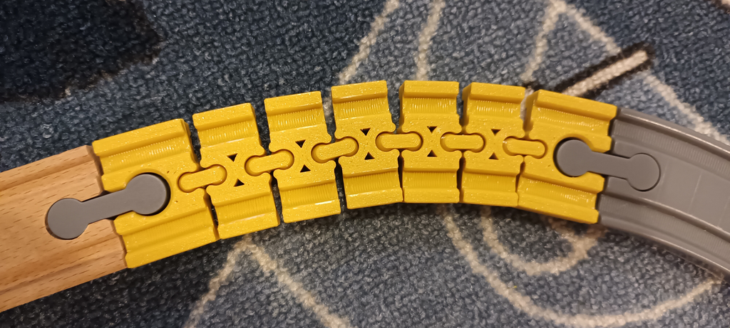 Infinity tracks - springy and hinged connectors