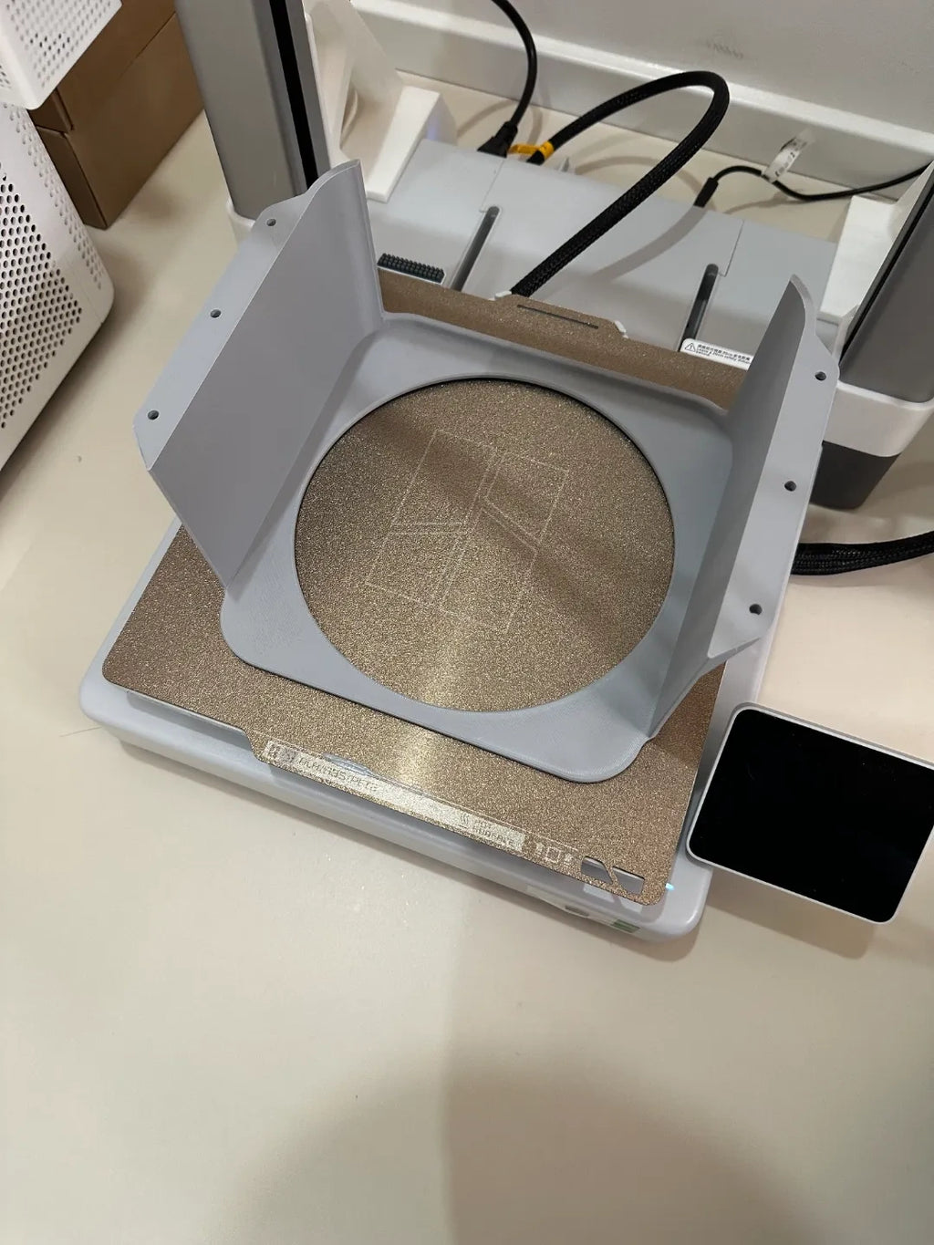 Mac Studio 的桌下支架
