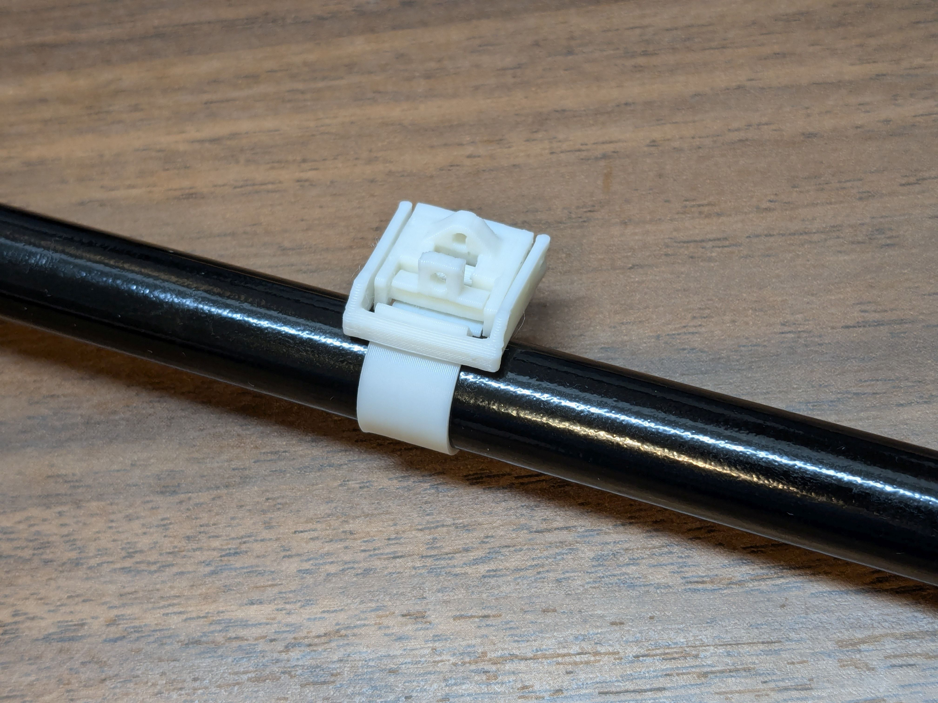 Customizable Locking Hose / Pipe Clamp