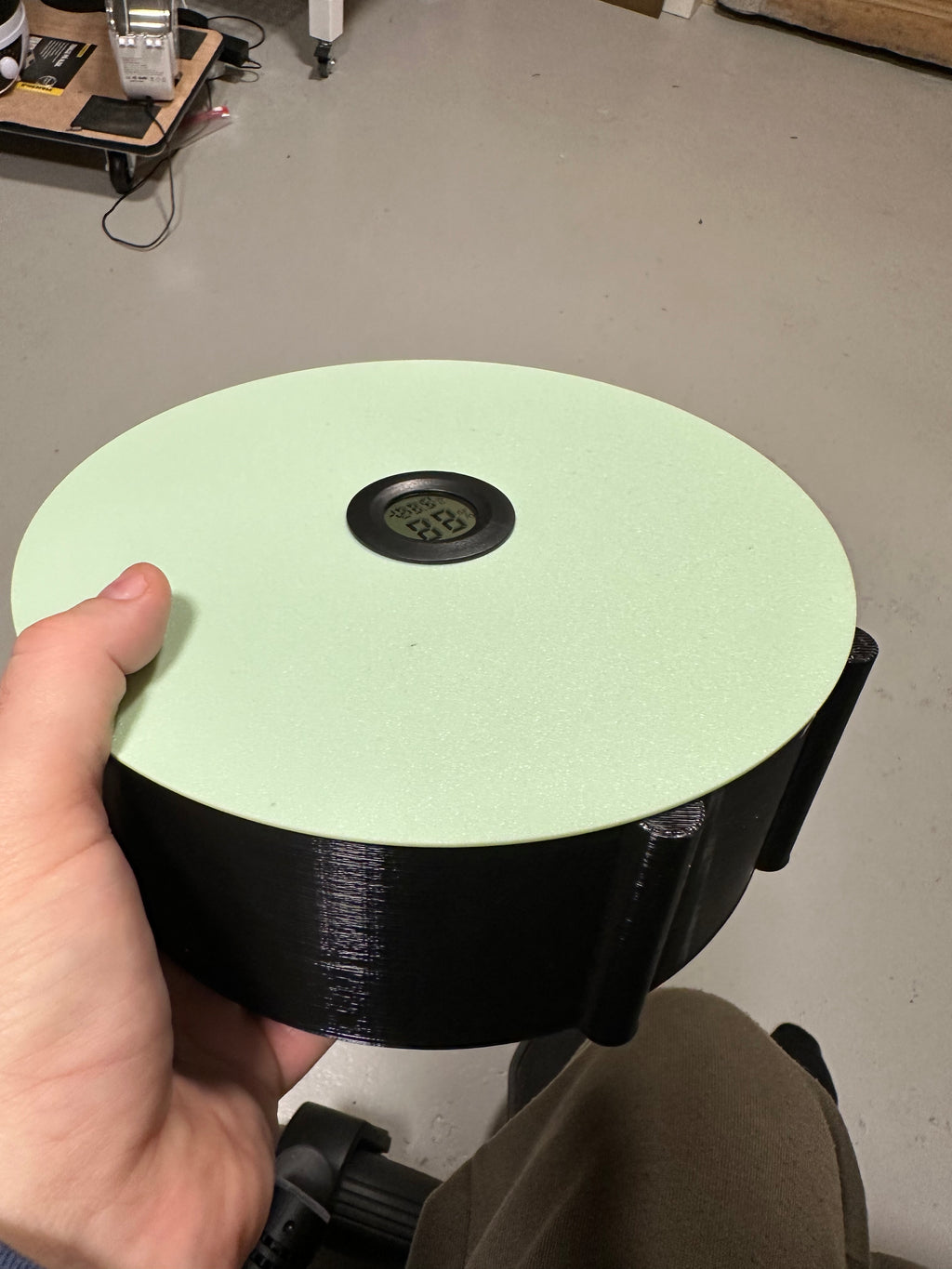 Round filament box for spools