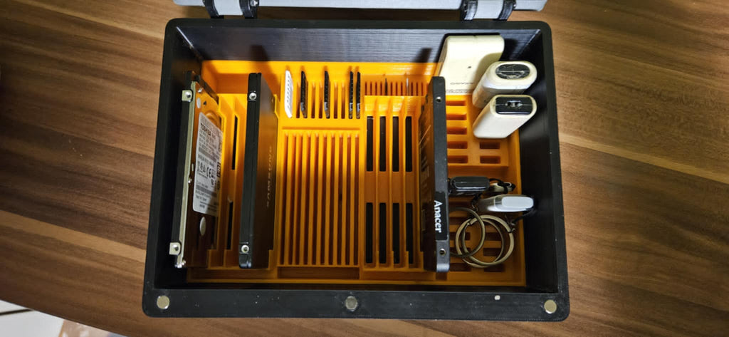 Durable storage box for SSD, SD, MicroSD and USB