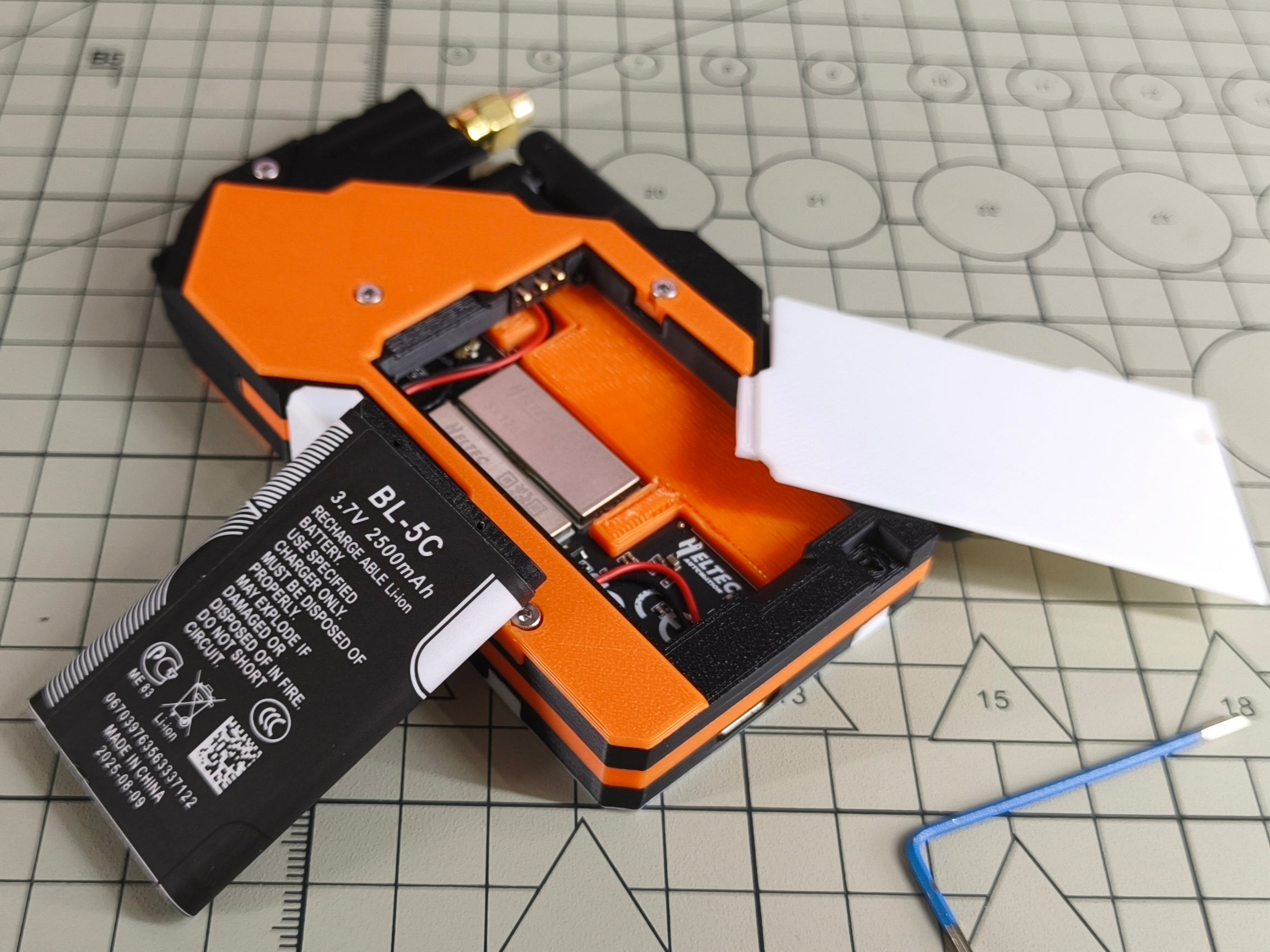 MeshT1 - Meshtastic Heltec Tracker 外壳