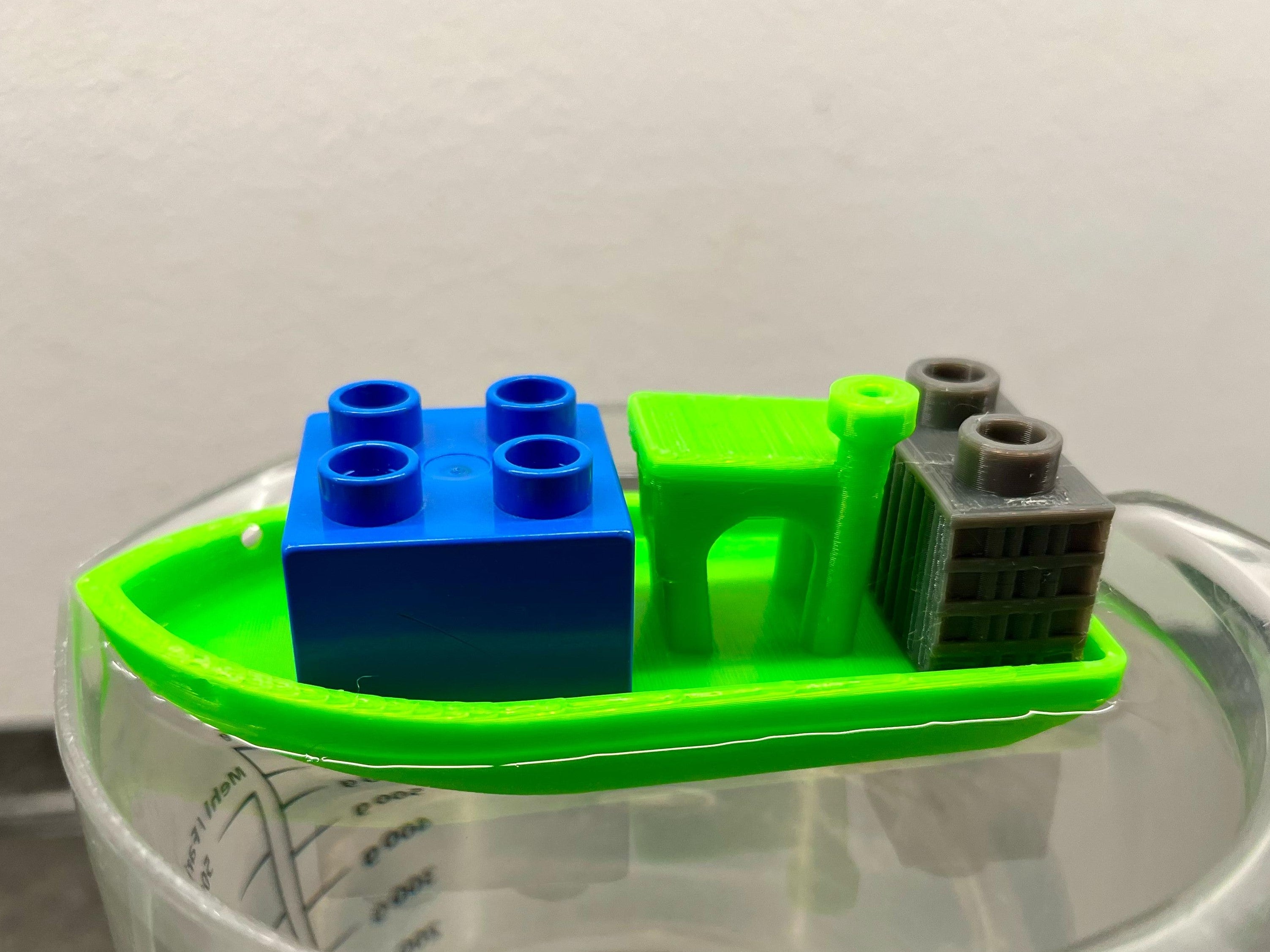 Duplo Benchy (stable floating & no supports!)