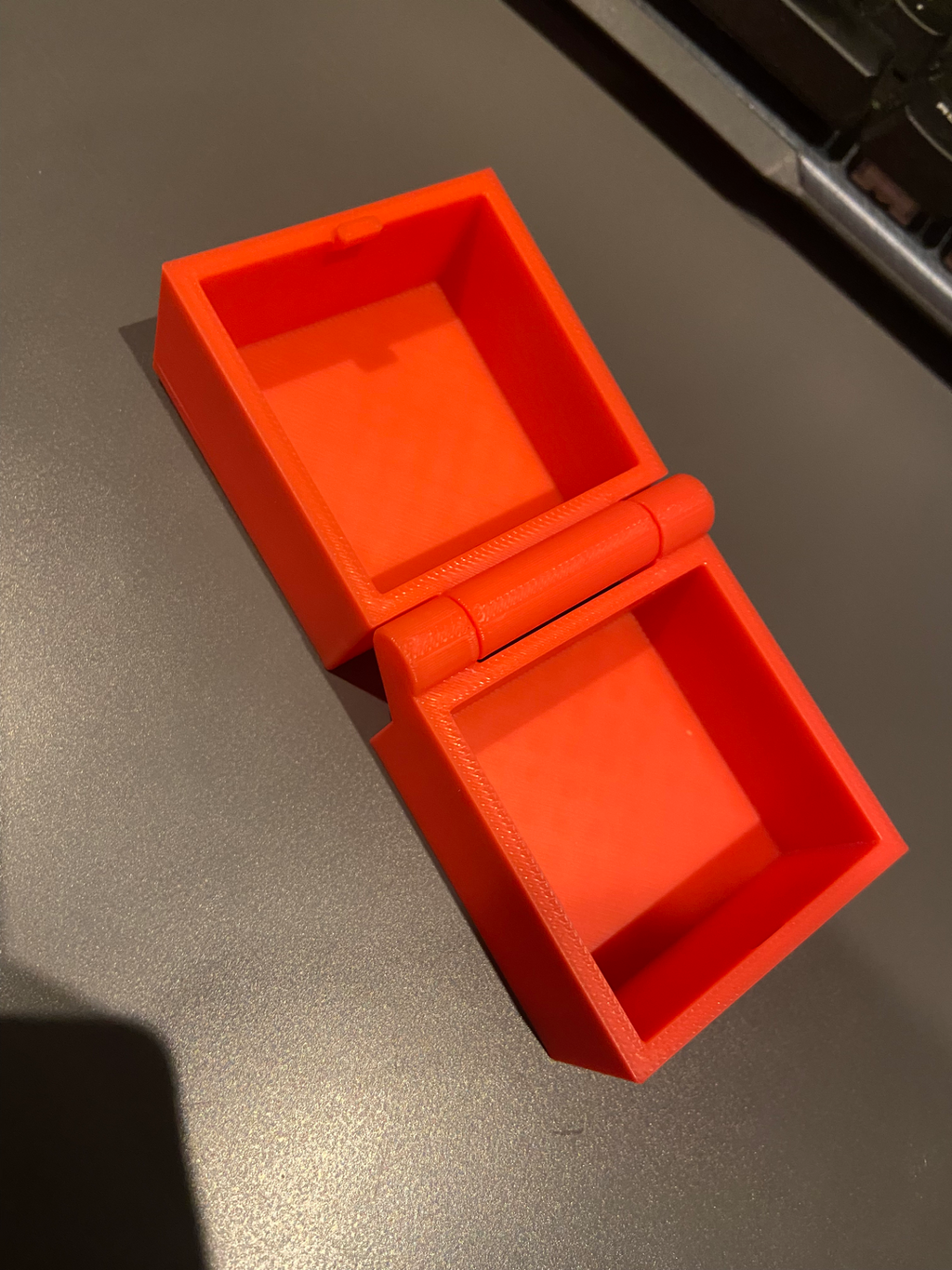 50X50X50mm Box with hinge and lock clip
