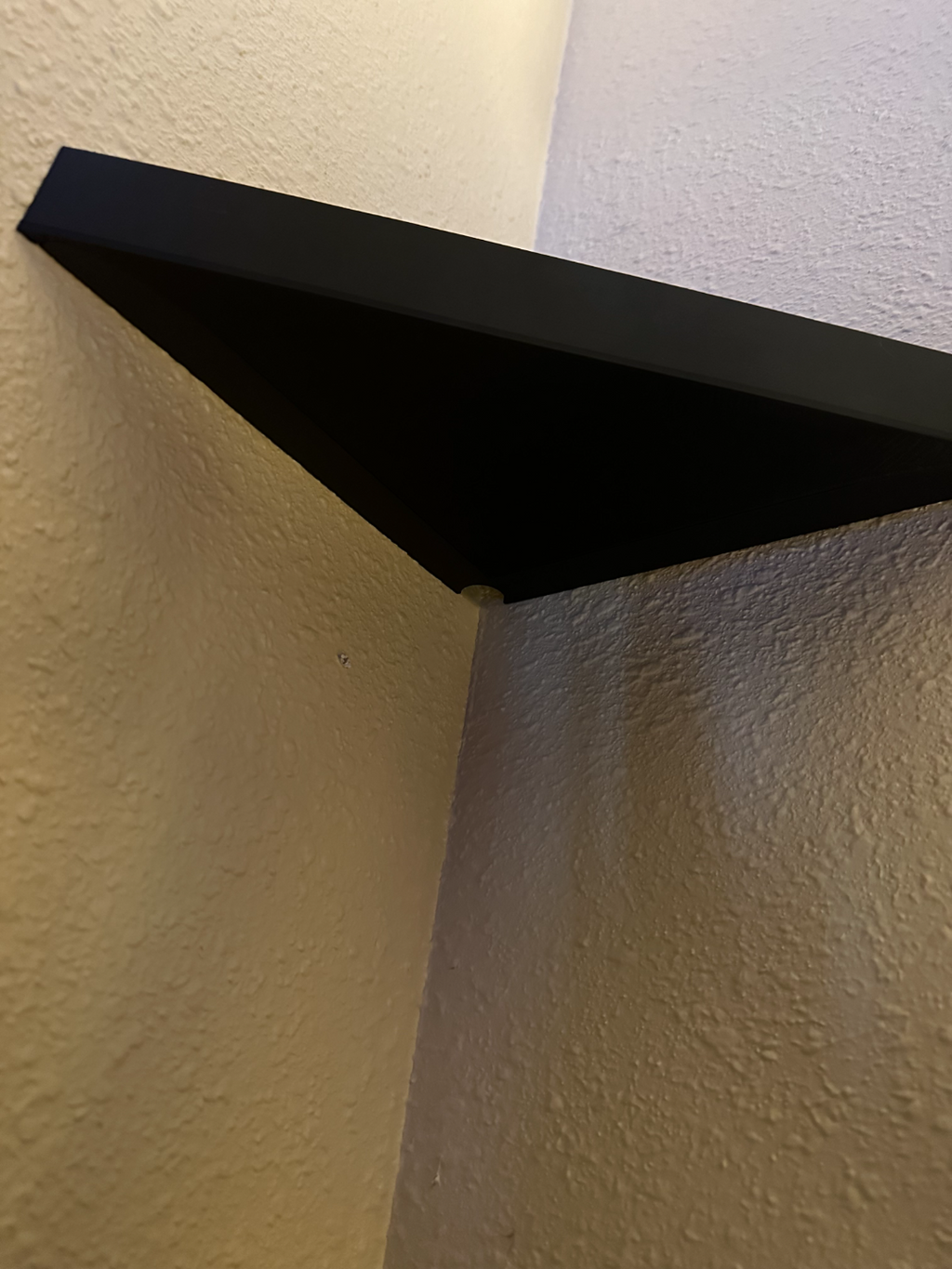 floating corner shelf and mounting bracket