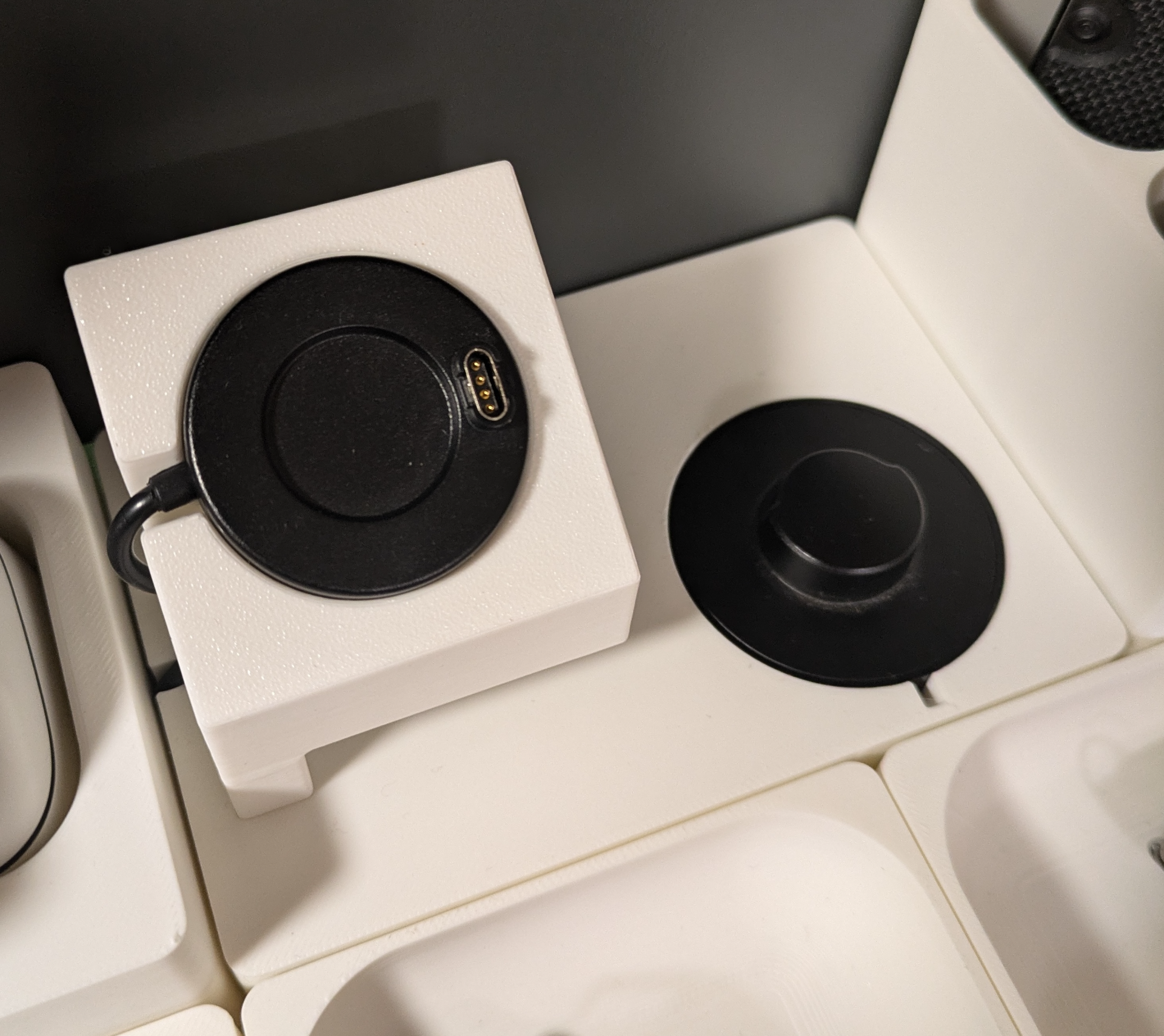 Gridfinity Garmin and Oura Ring Charging Station.