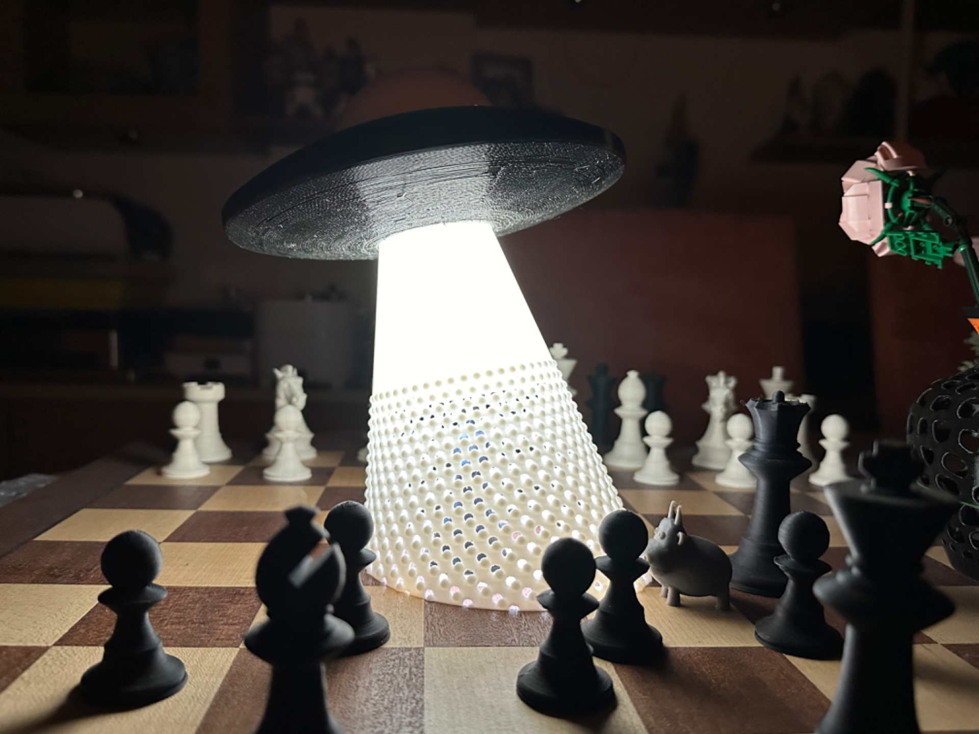 2. Version UFO Table Lamp with Tractor Beam Lighting