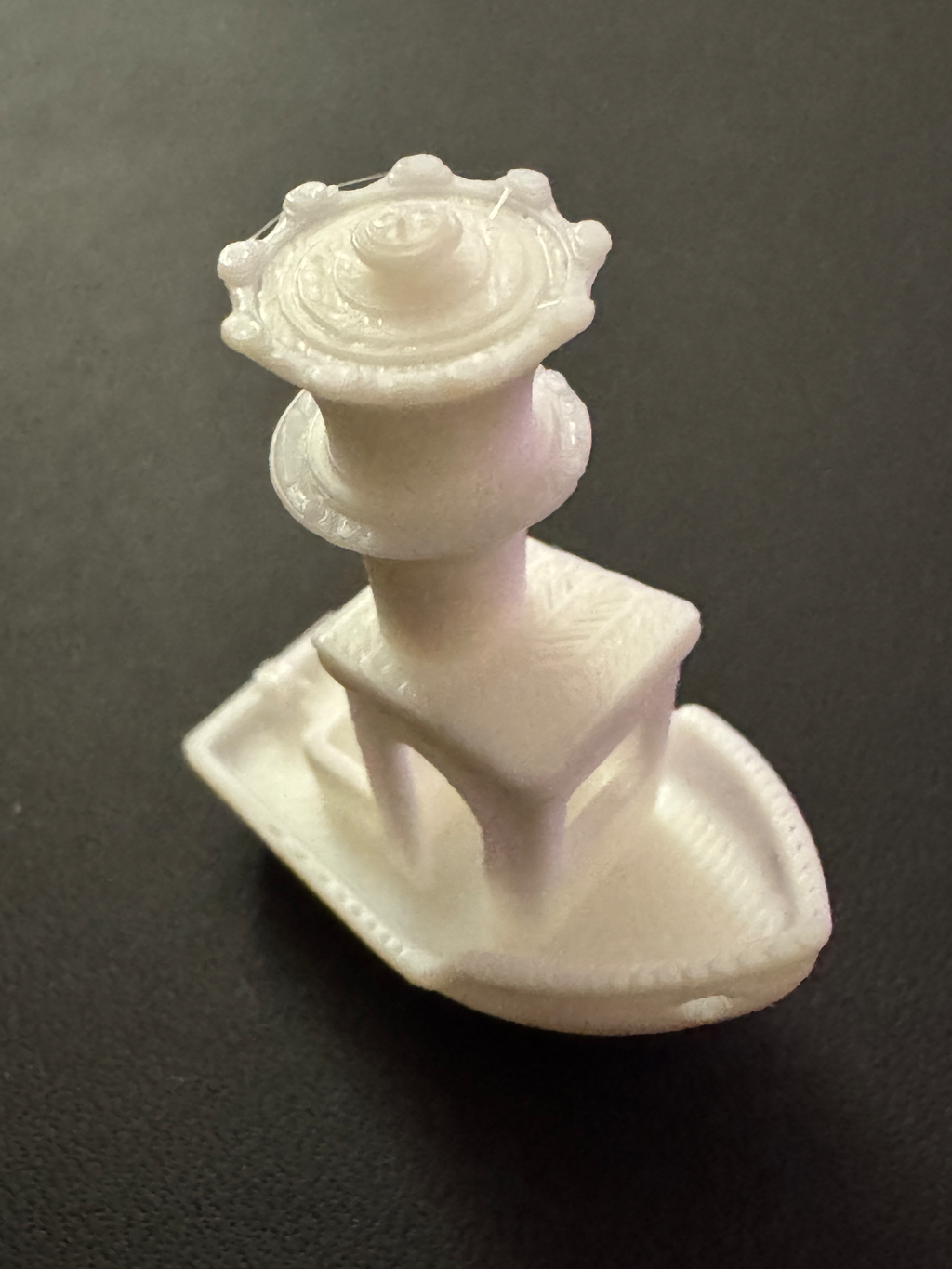 Benchychess - a chess set which is benchy themed