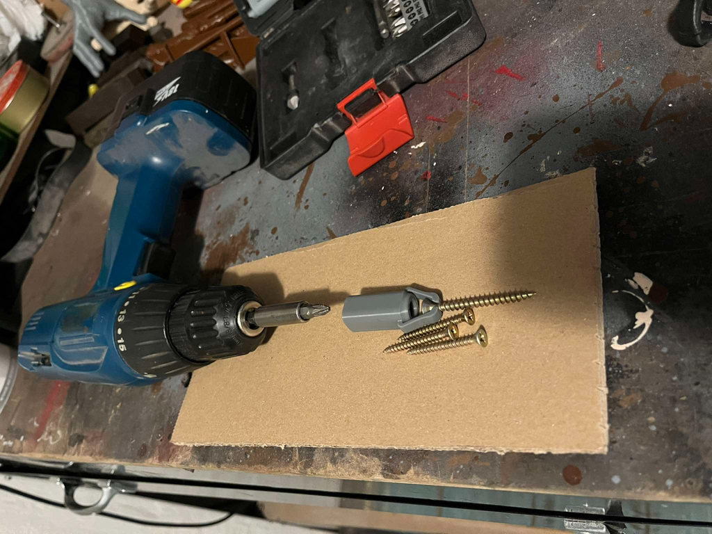 Screw holding device in the bit