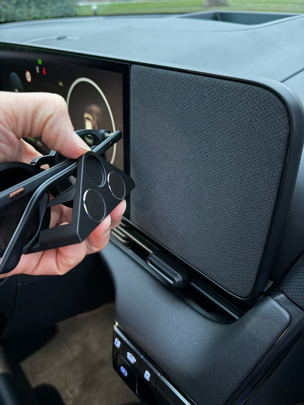 Ioniq 5 Magnetic Sun Glasses Holder [No Glue]