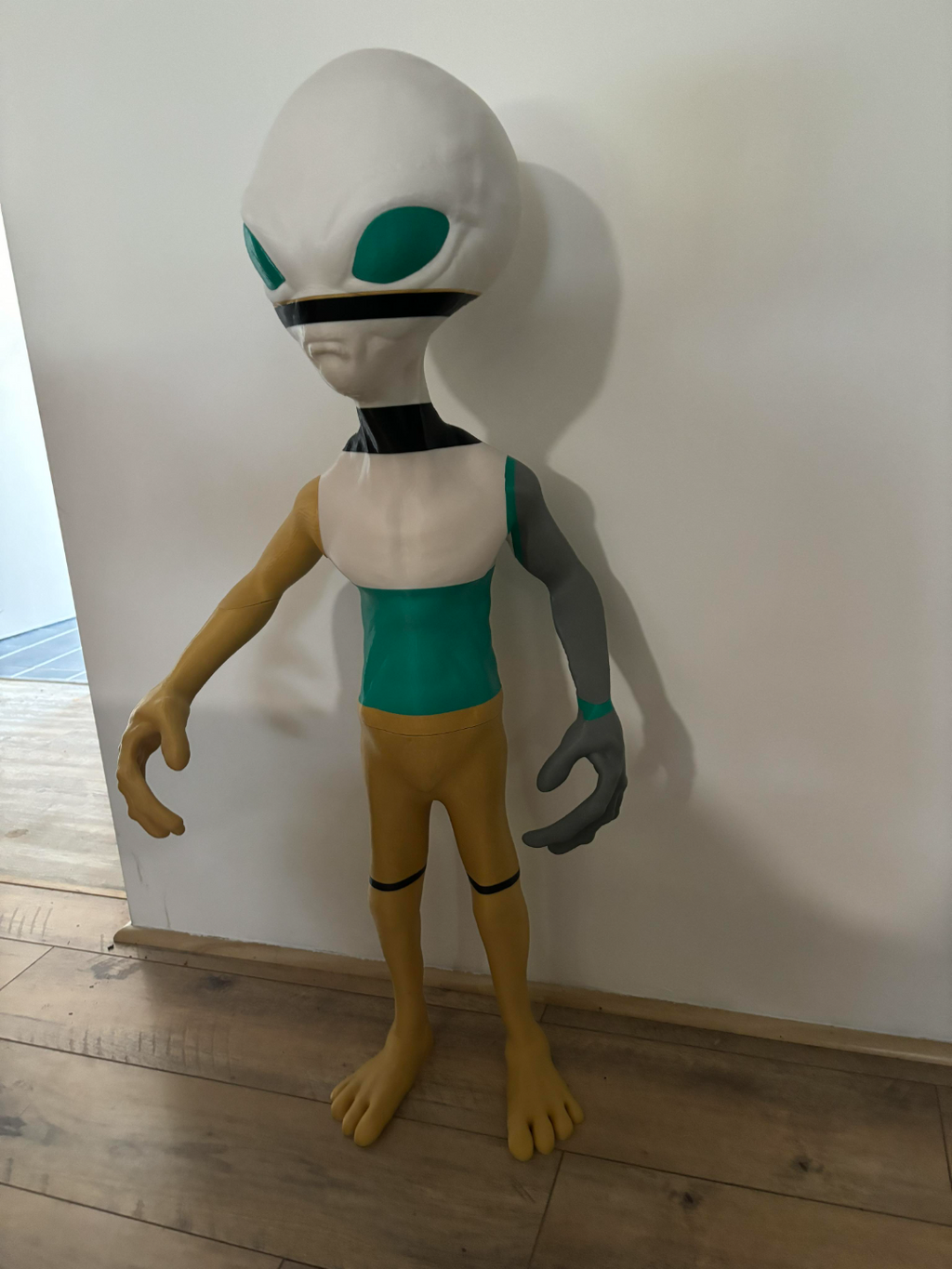 1 Meter Tall Alien Statue