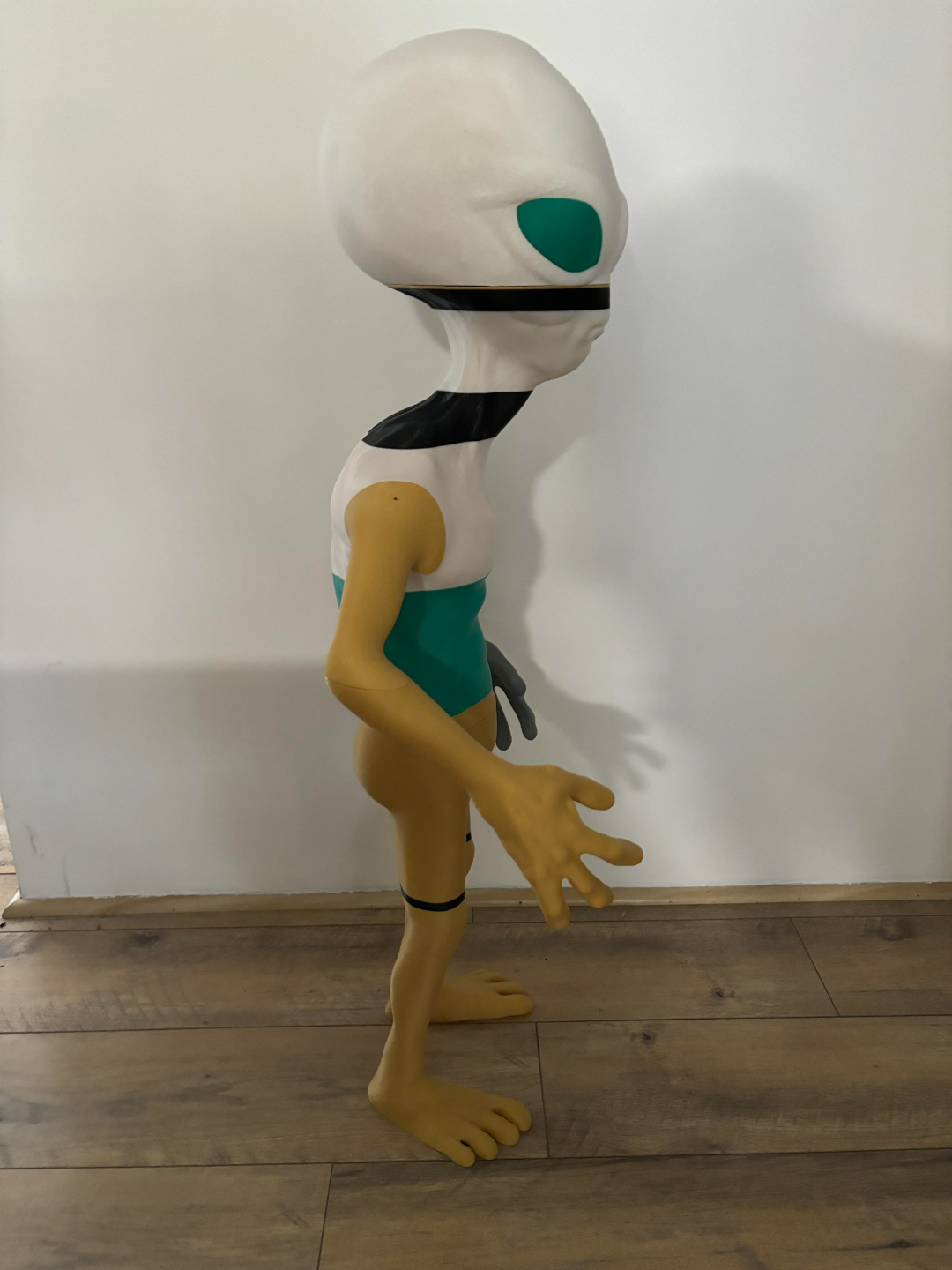 1 Meter Tall Alien Statue