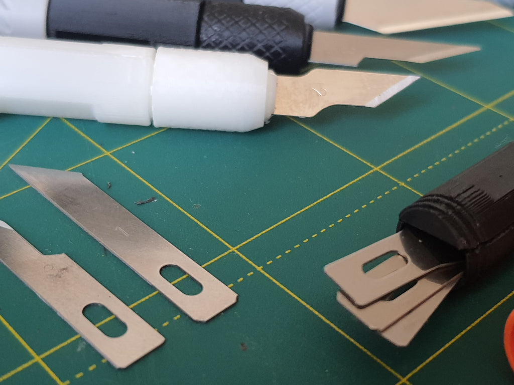 Compact hobby knife