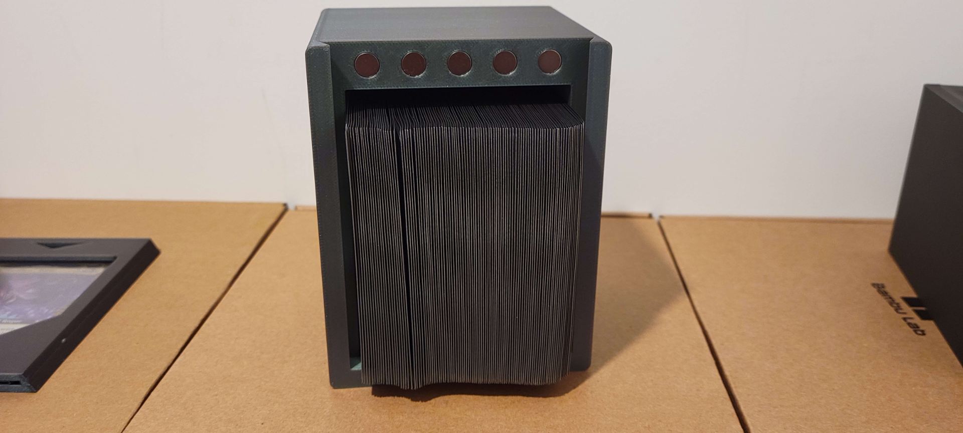 Magic The Gathering Commander Deckbox With Toploader Slot (Fits single and double sleeved)