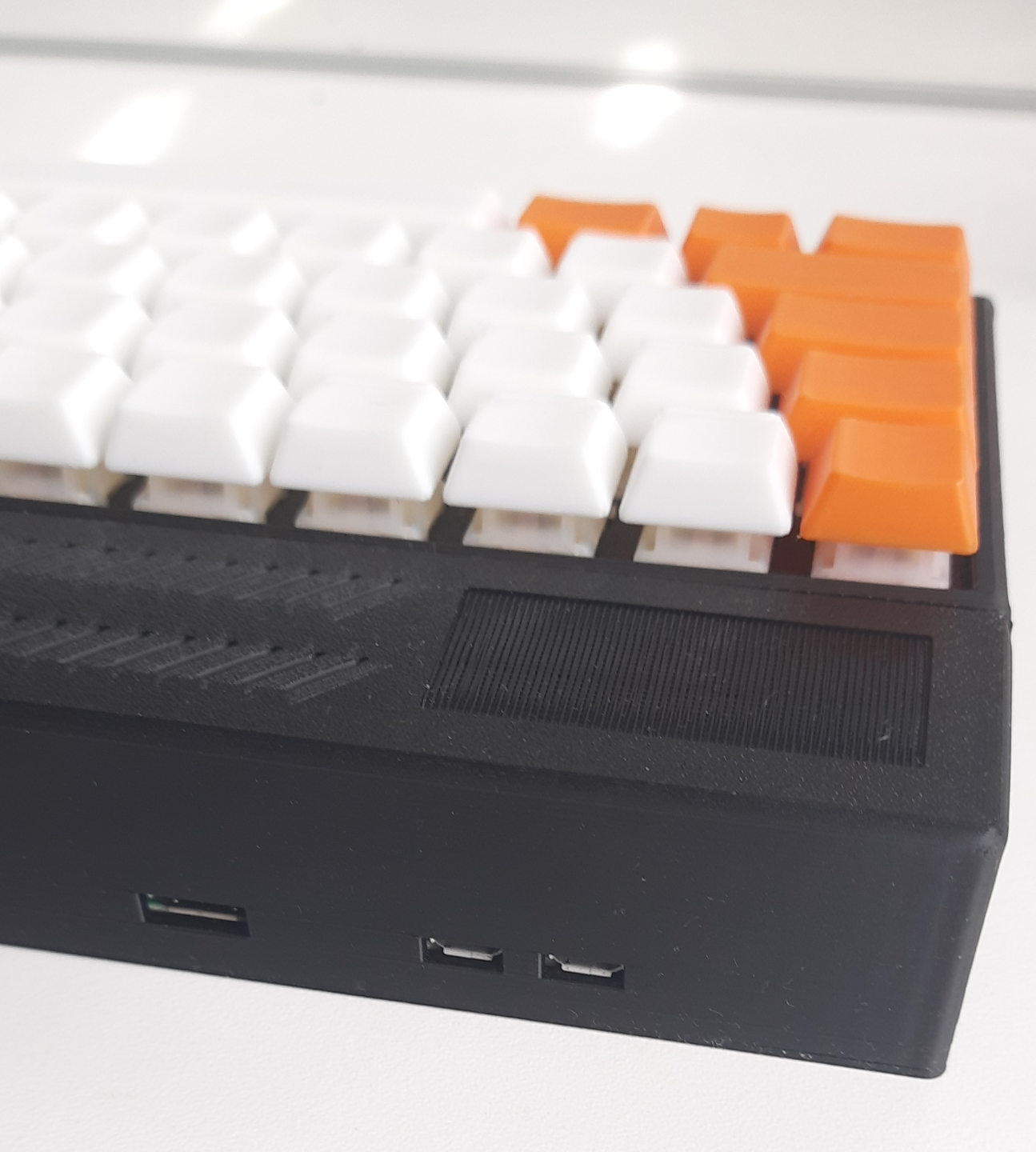 Retro-style wedge computer keyboard case