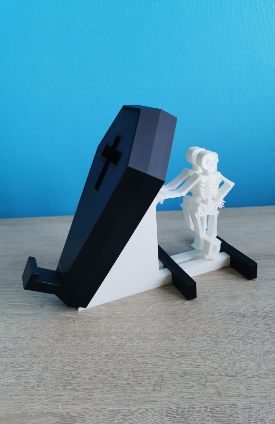 Skeletons phone stand