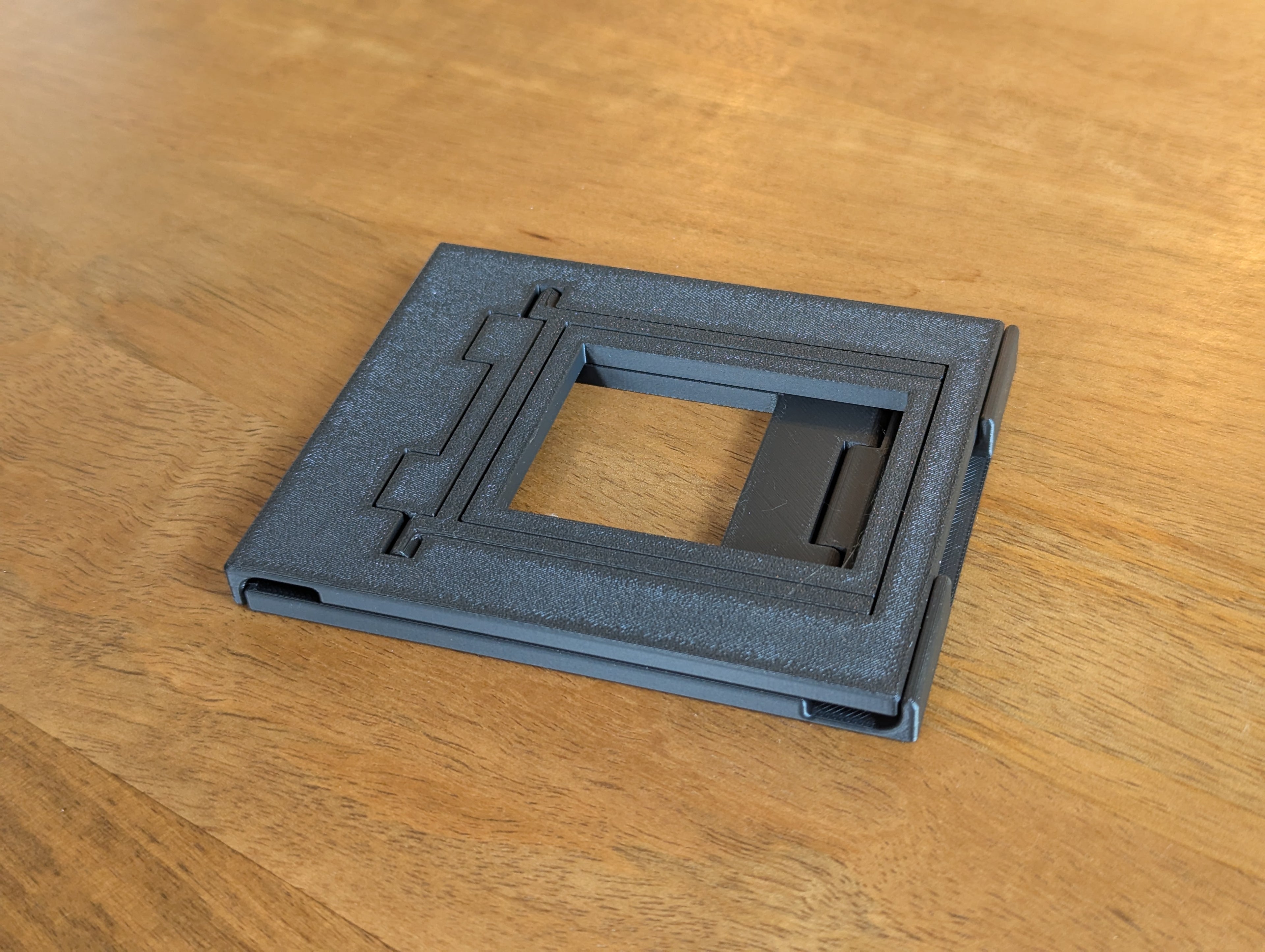 Foldable tablet stand (print in place)