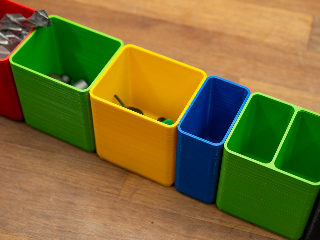 Customizable containers