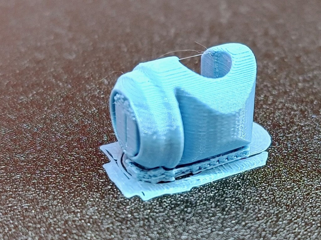 Camelbak tube clip with magnet