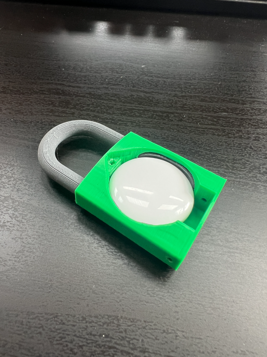 Airlock (padlock with airtag)