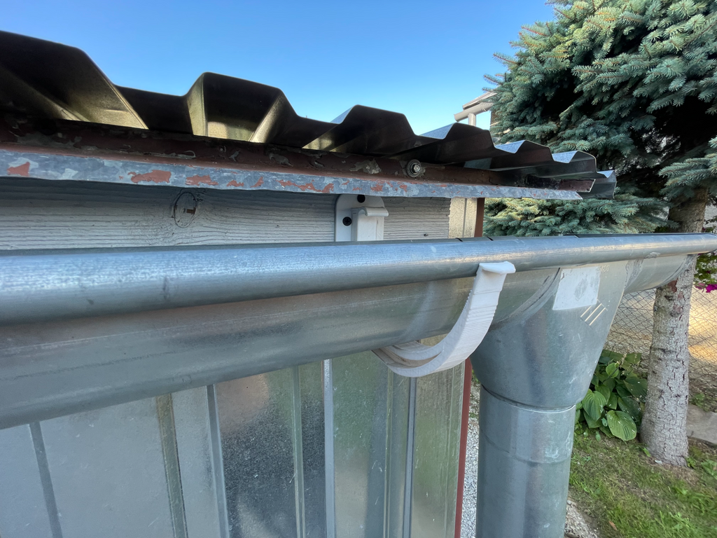 Gutter holder universal