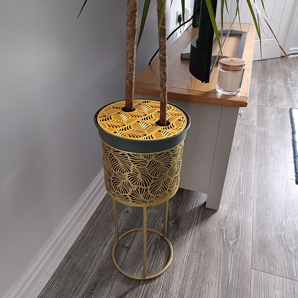 Pet-resistant Plant Protector