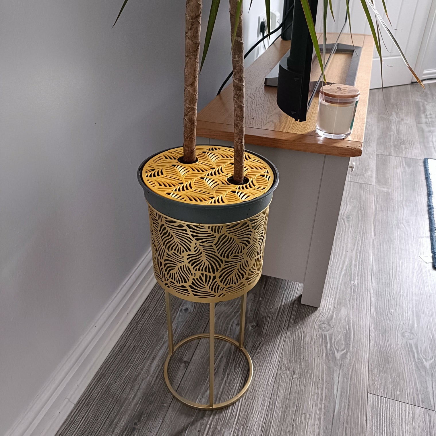 Pet-resistant Plant Protector