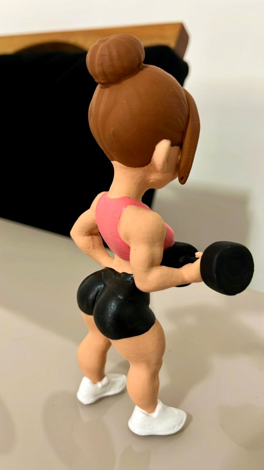 Menina fitness academia musculação crossfit