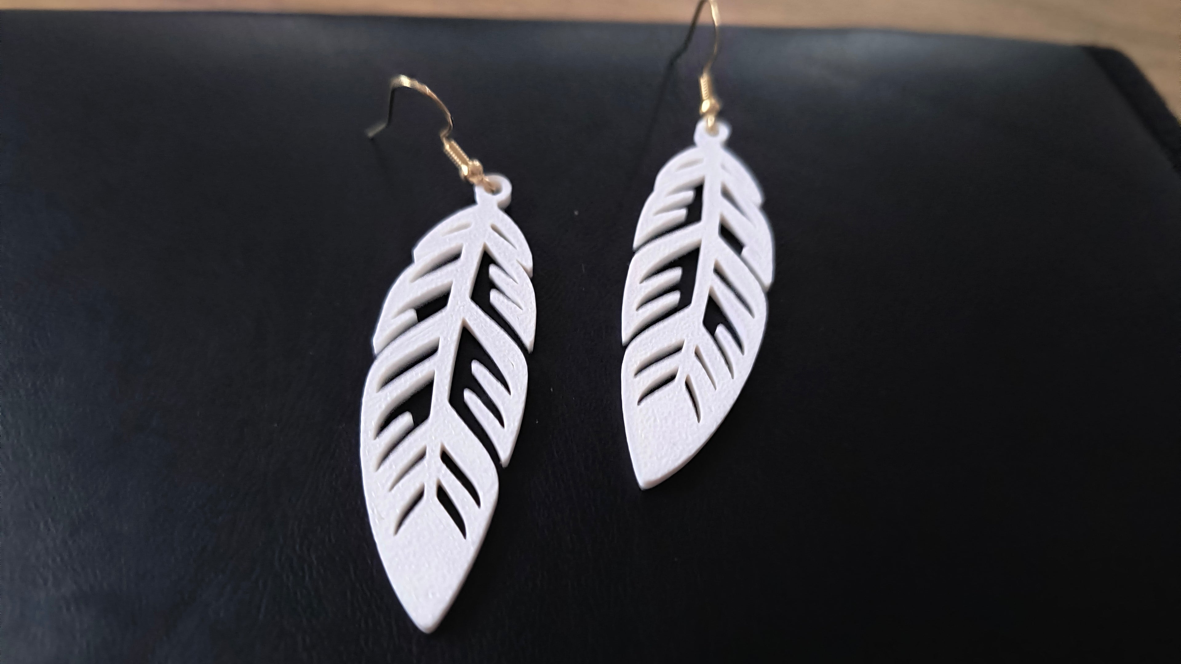 4 different elegant feather earring (free to sell)