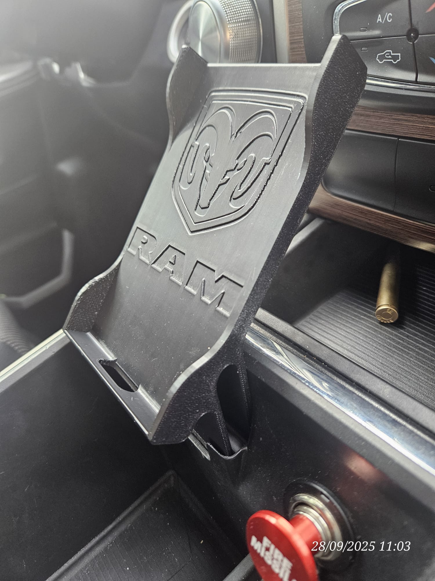 Phone stand 2 Dodge RAM