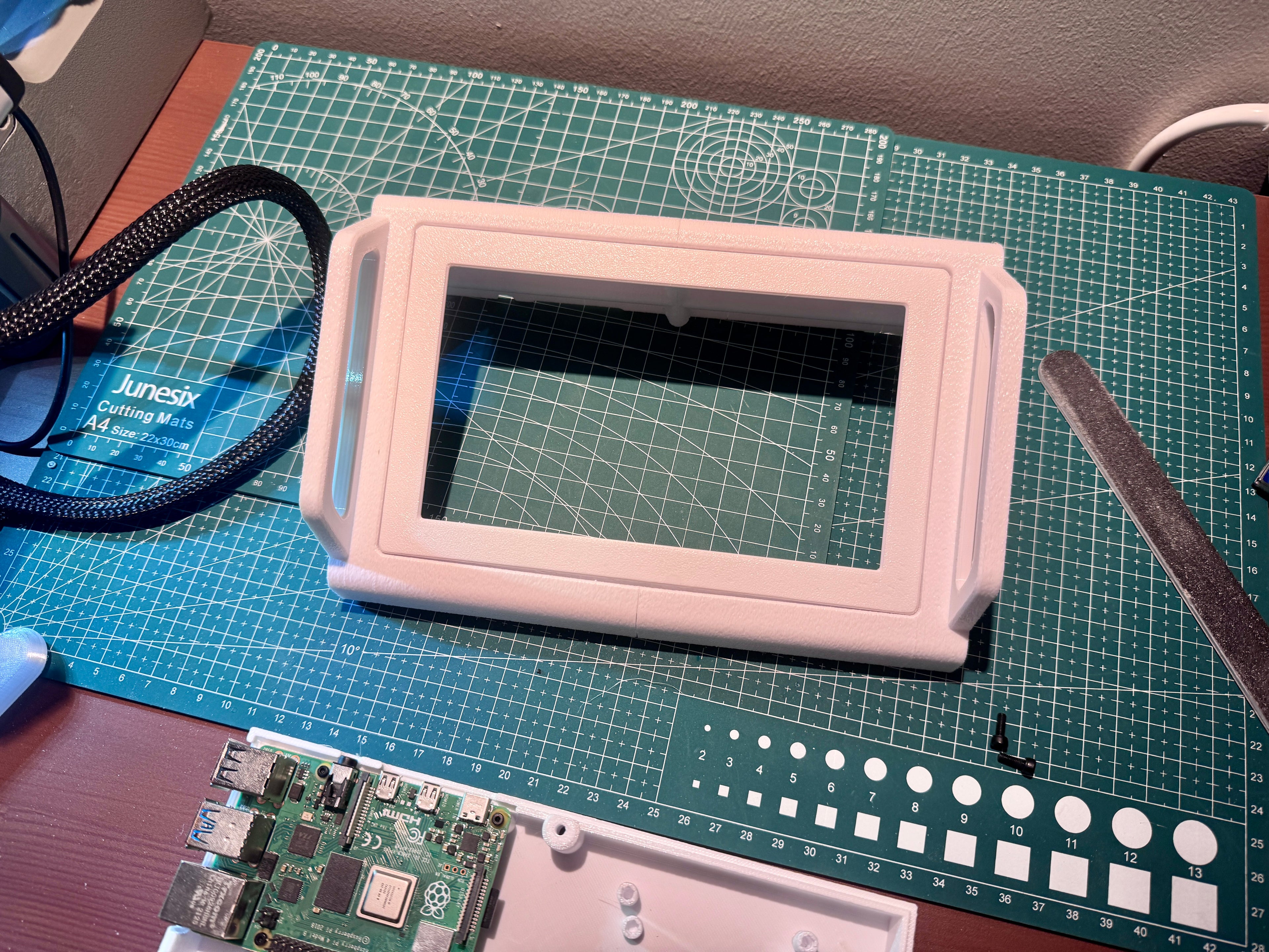 Raspberry Pi 4 and 7" display case