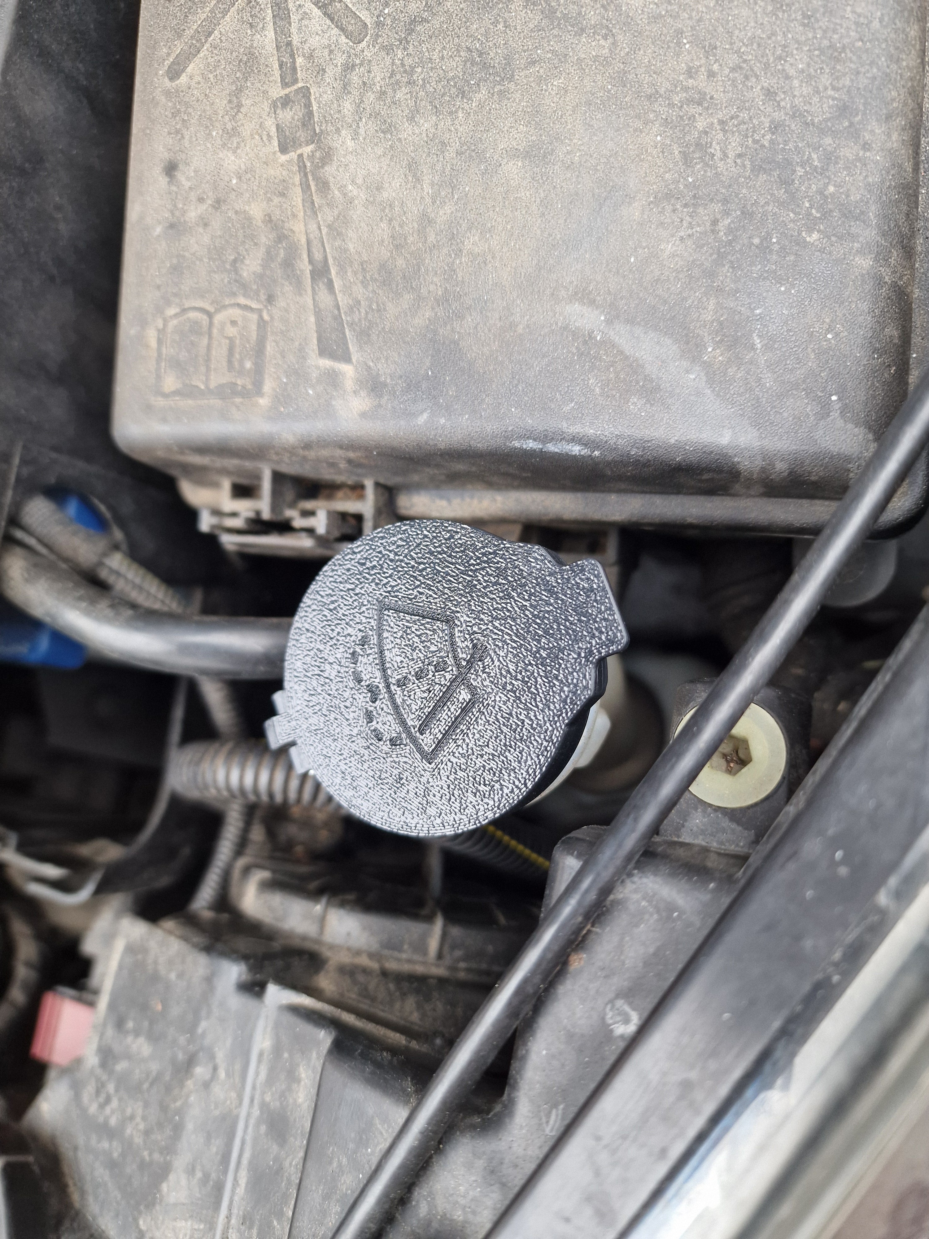 Opel Insignia - washer fluid cap