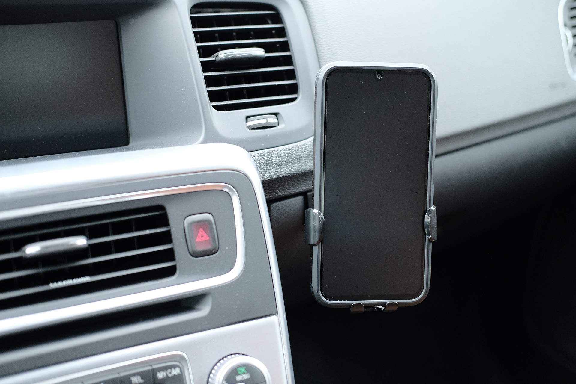 Ball mount phone holder - Volvo V60/S60