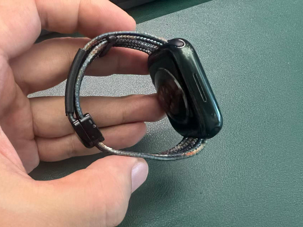 一个隐藏门禁卡到iwatch表带里的小配件，IC卡，CUID卡