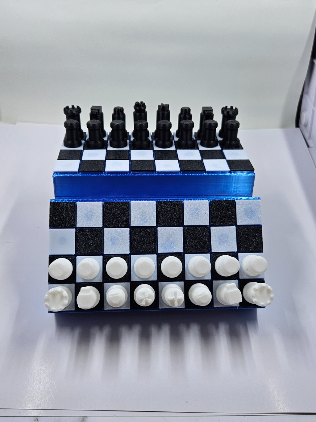 Mini magnetic chess set for travel