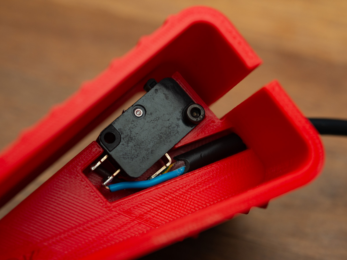 Small Raspberry Pi Pico case with cable retainer