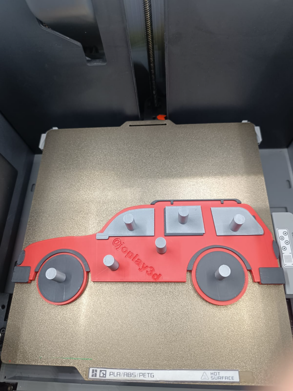 CARRO PEDAGÓGICO COM FORMAS GEOMÉTRICAS AUTISTA