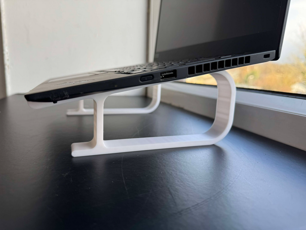 Minimalistic Laptop Riser -No Need For Supports