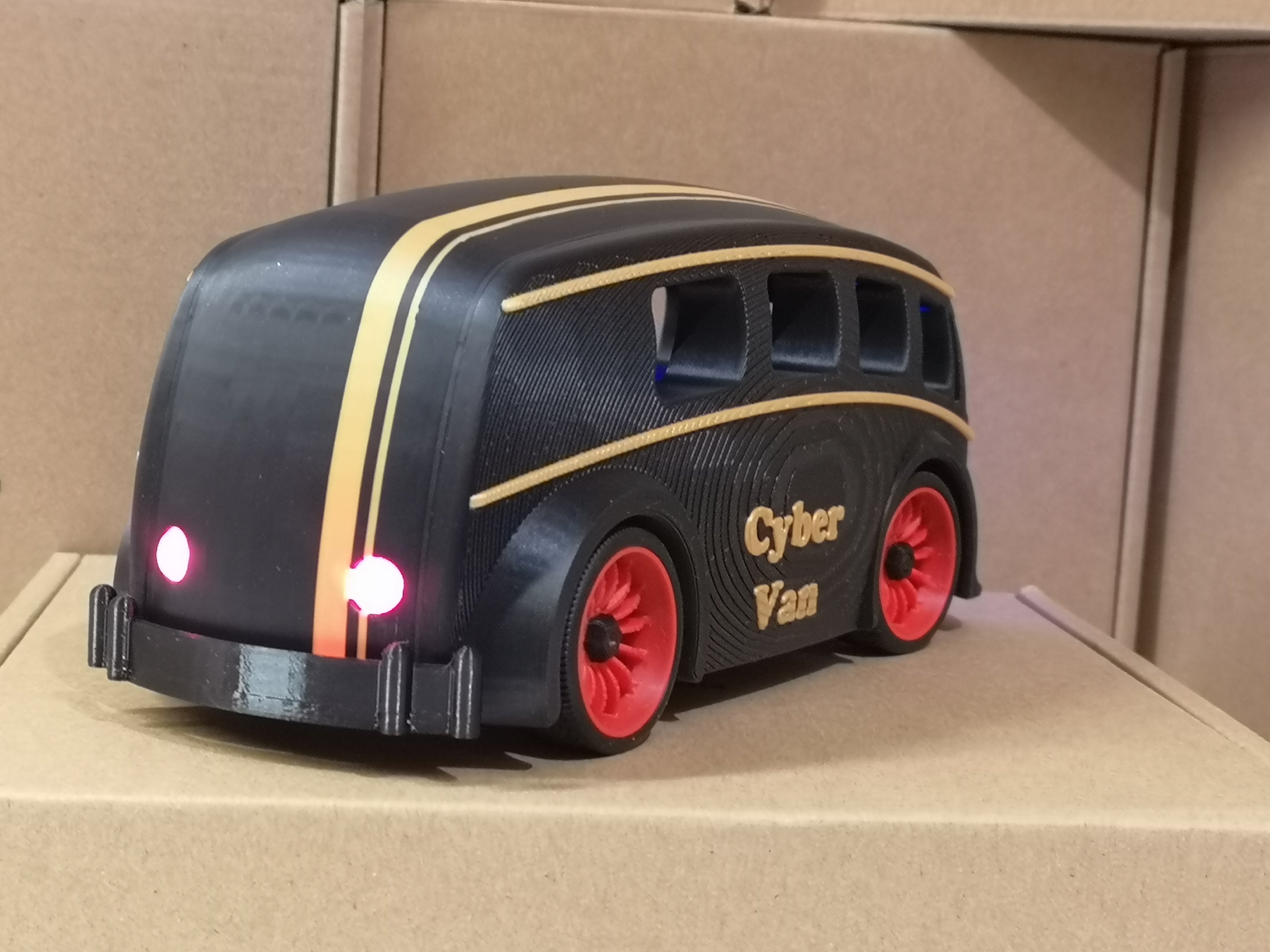 Cyber Van - VW Combi - Cyberbrick - RC