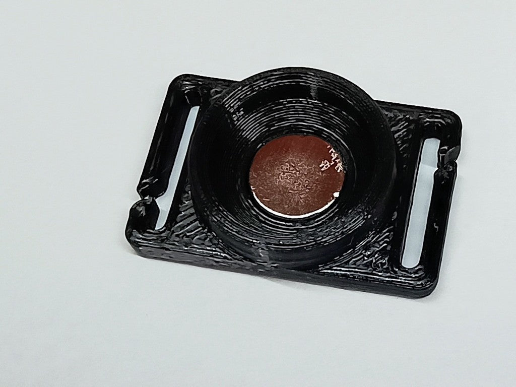Camelbak tube clip with magnet