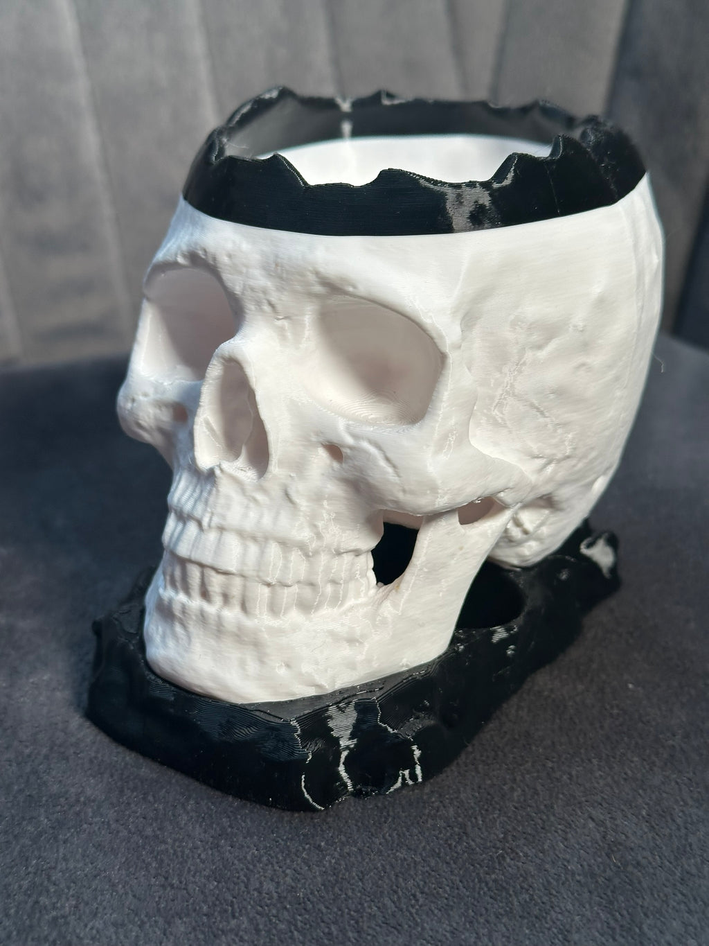 Kleiner Schädel topf mit Tropfschale, Skull Pot