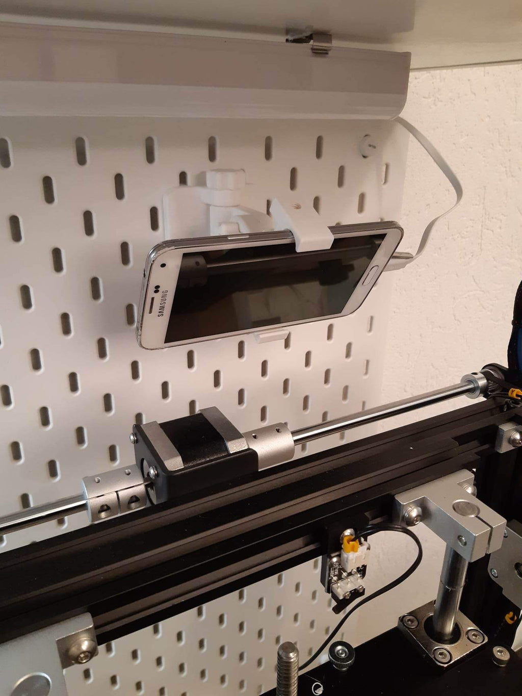 Adjustable Skadis phone mount