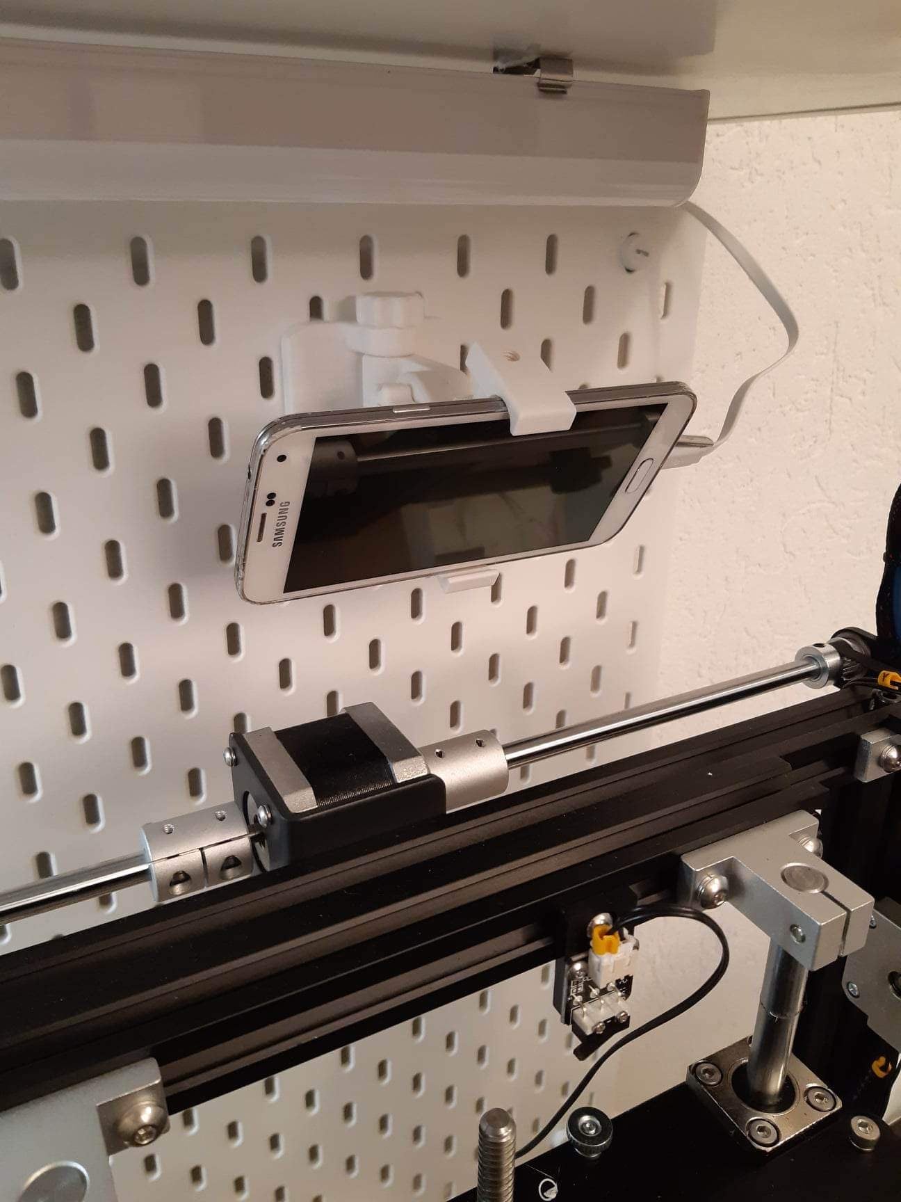 Adjustable Skadis phone mount