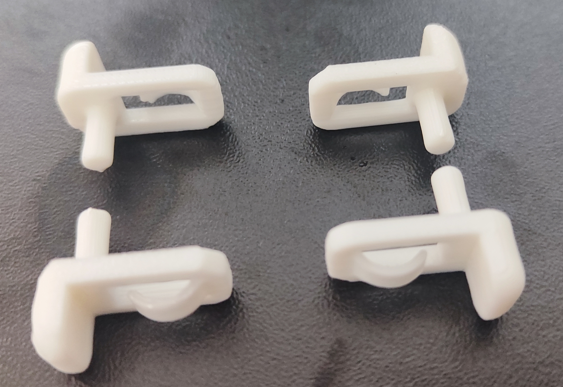 Glass shelf support bracket for furnitures