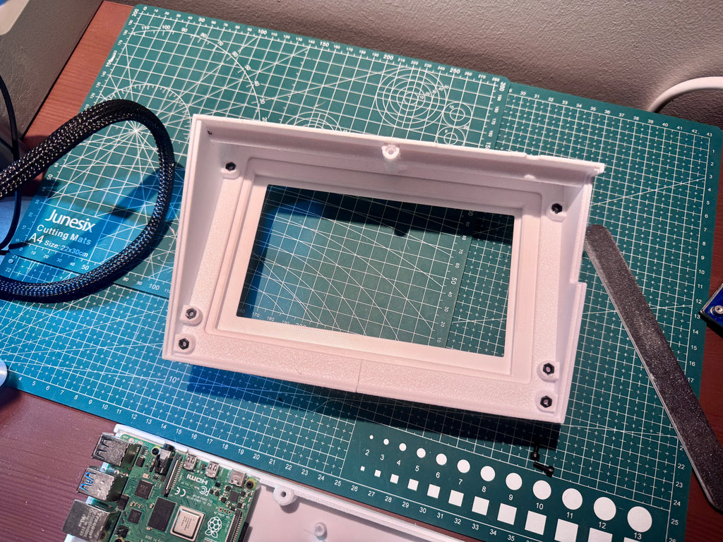 Raspberry Pi 4 and 7" display case