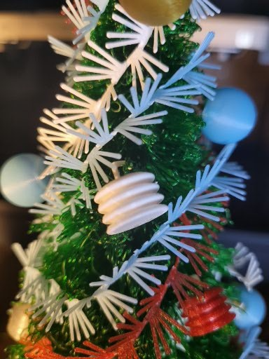 Christmas tree decorations and chains