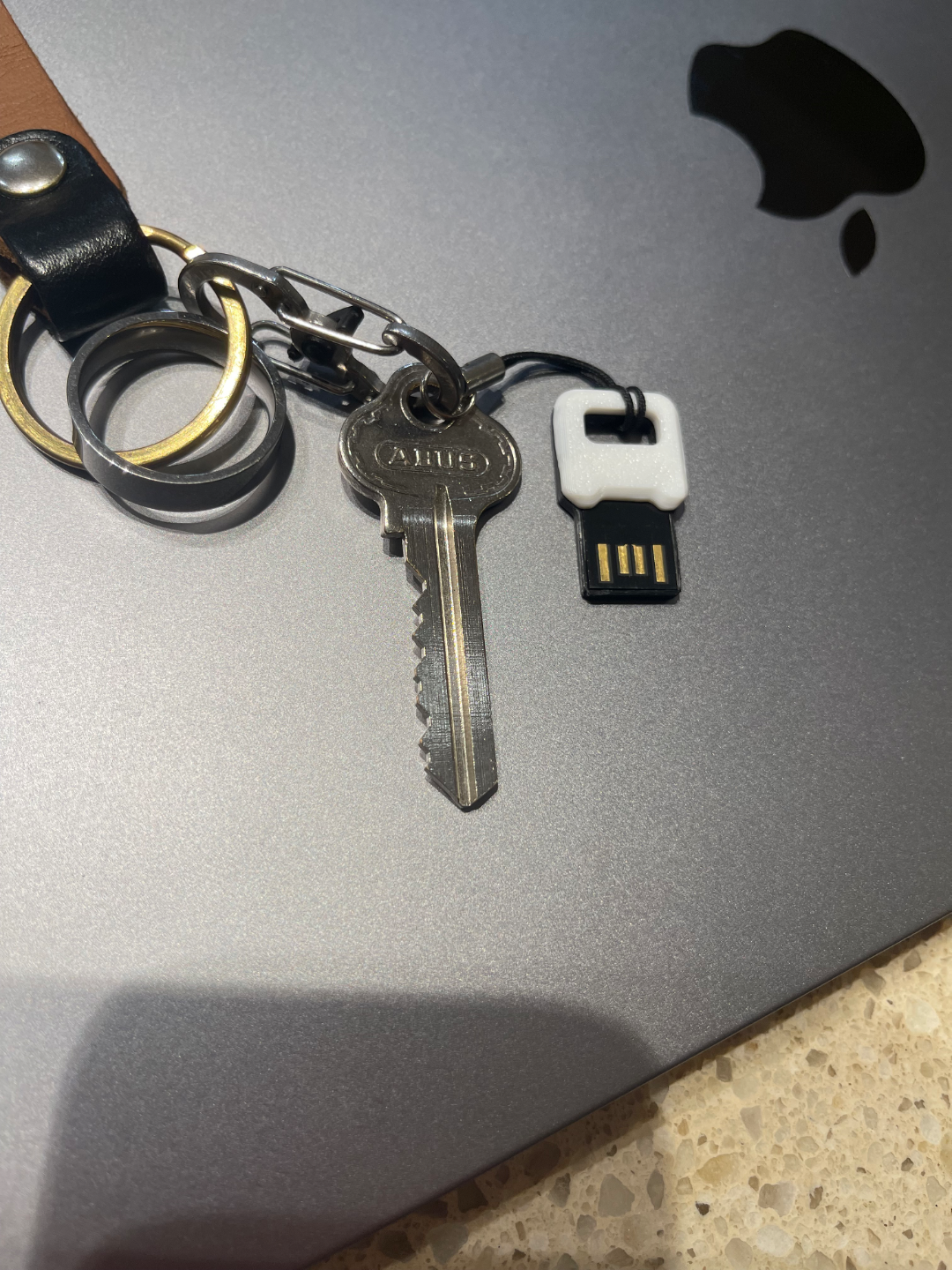 Simple Sandisk USB Replacement Case