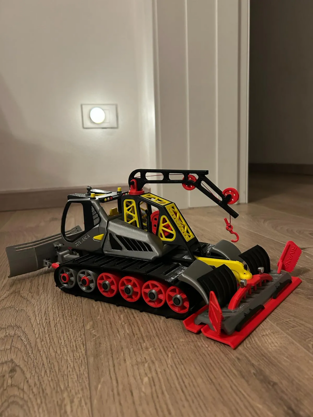 150% SCALE Snowcat / Snow Groomer