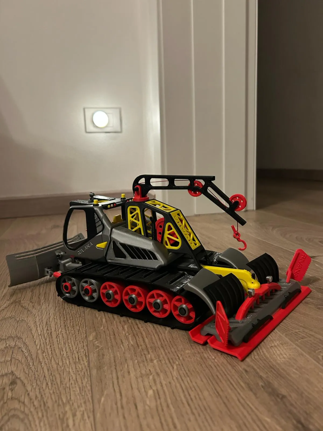 150% SCALE Snowcat / Snow Groomer