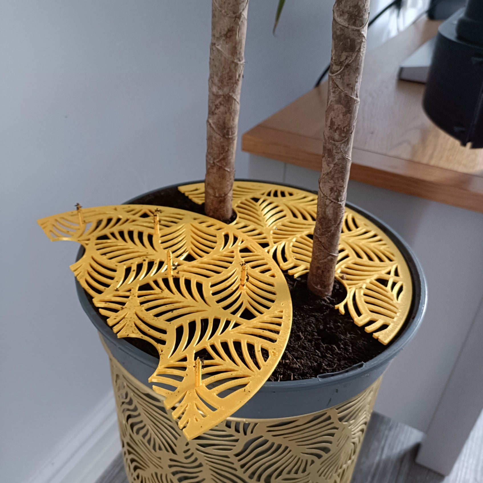 Pet-resistant Plant Protector